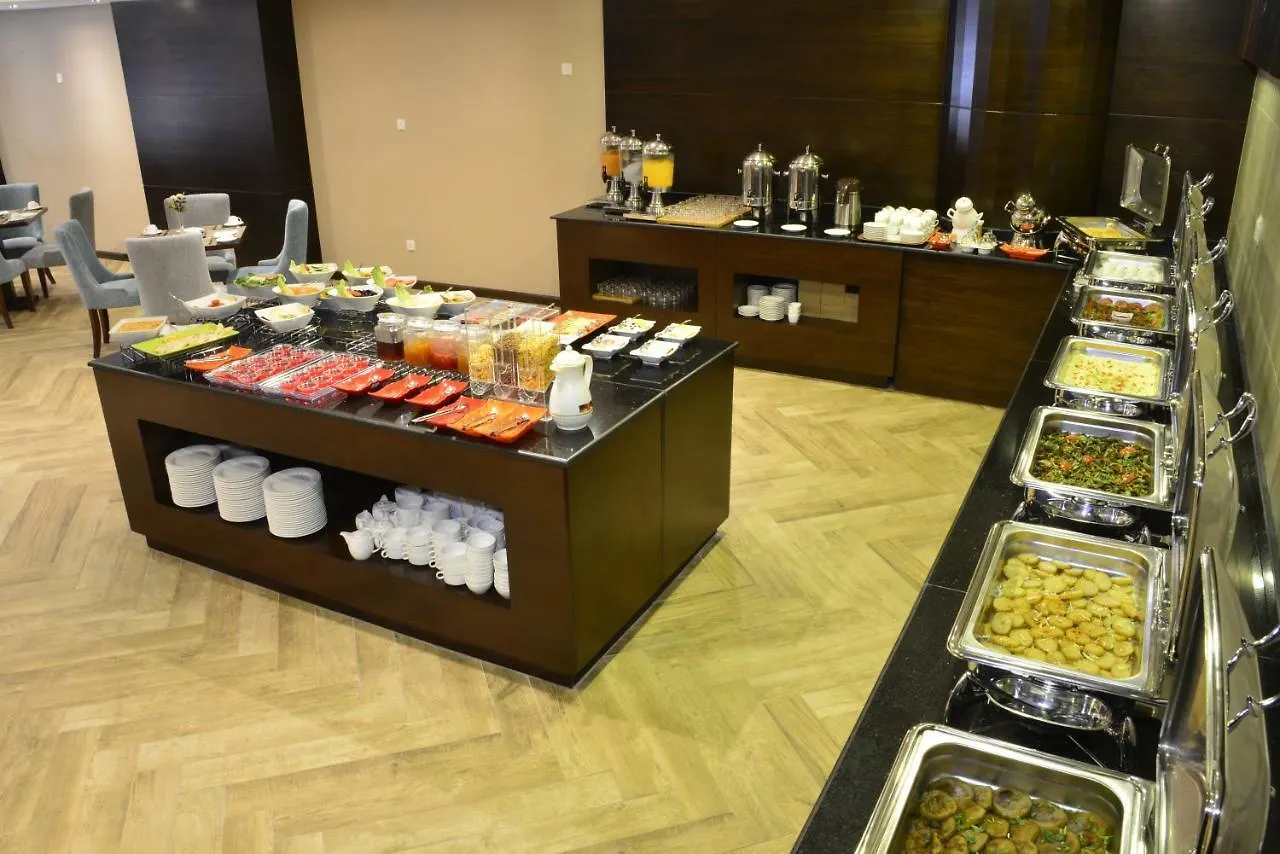 Naviti Warwick Dammam Hotel