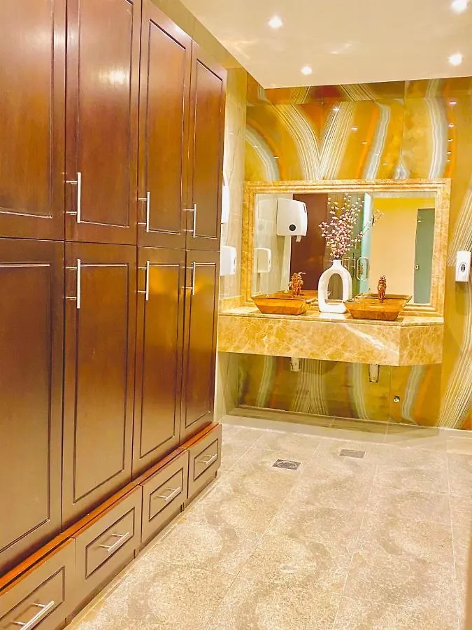 Naviti Warwick Dammam Hotel
